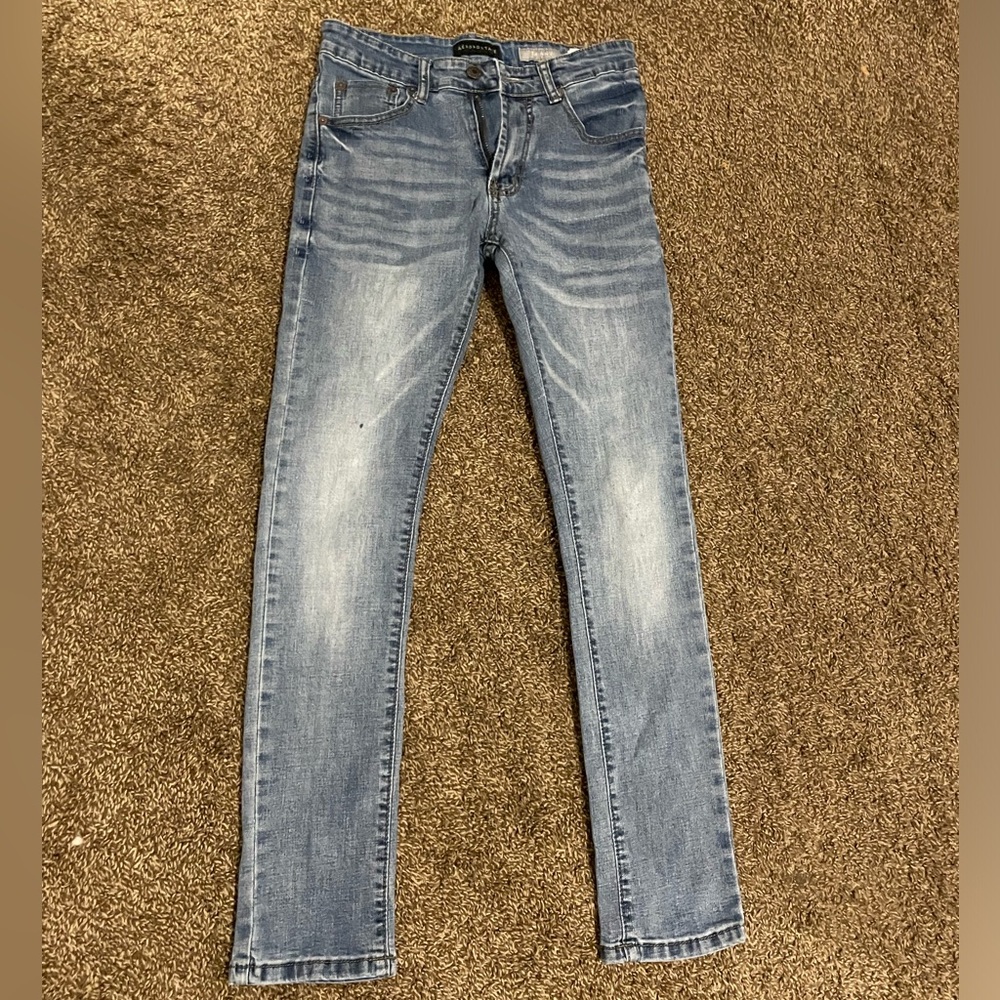 Blue skinny jeans size 28-30 (i’m a size xs and it fits perfectly)